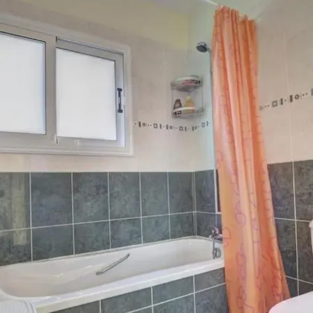 Thaliana House 2 Bedroom Near *